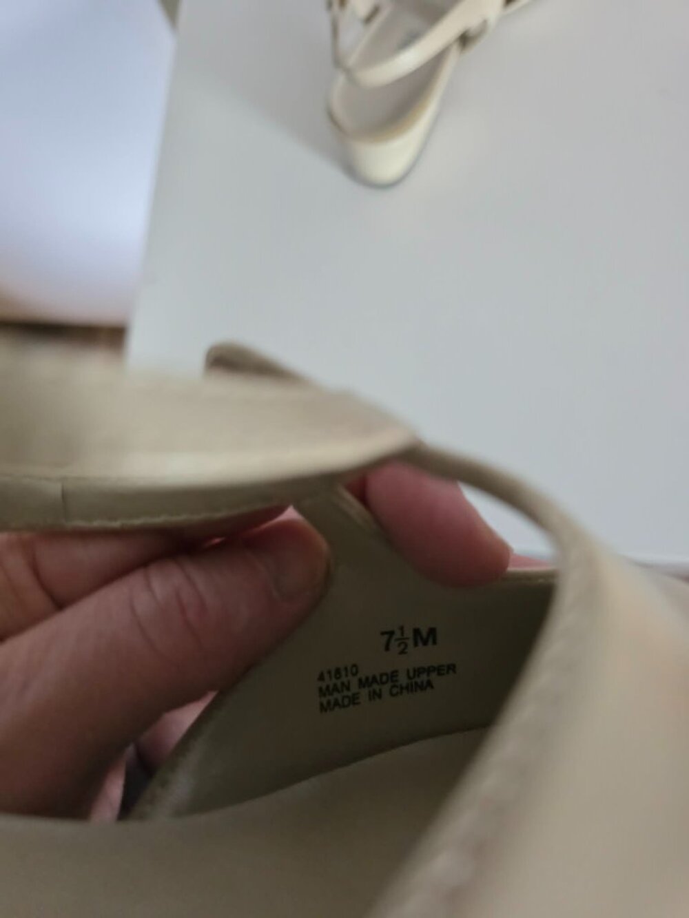 "JENNIE" Cream/Beige Cutout T-Strap Slingback Pumps. 7.5 - Picture 11 of 13